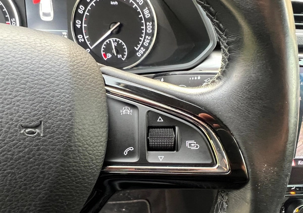 Skoda Superb cena 59900 przebieg: 239000, rok produkcji 2018 z Mieroszów małe 781